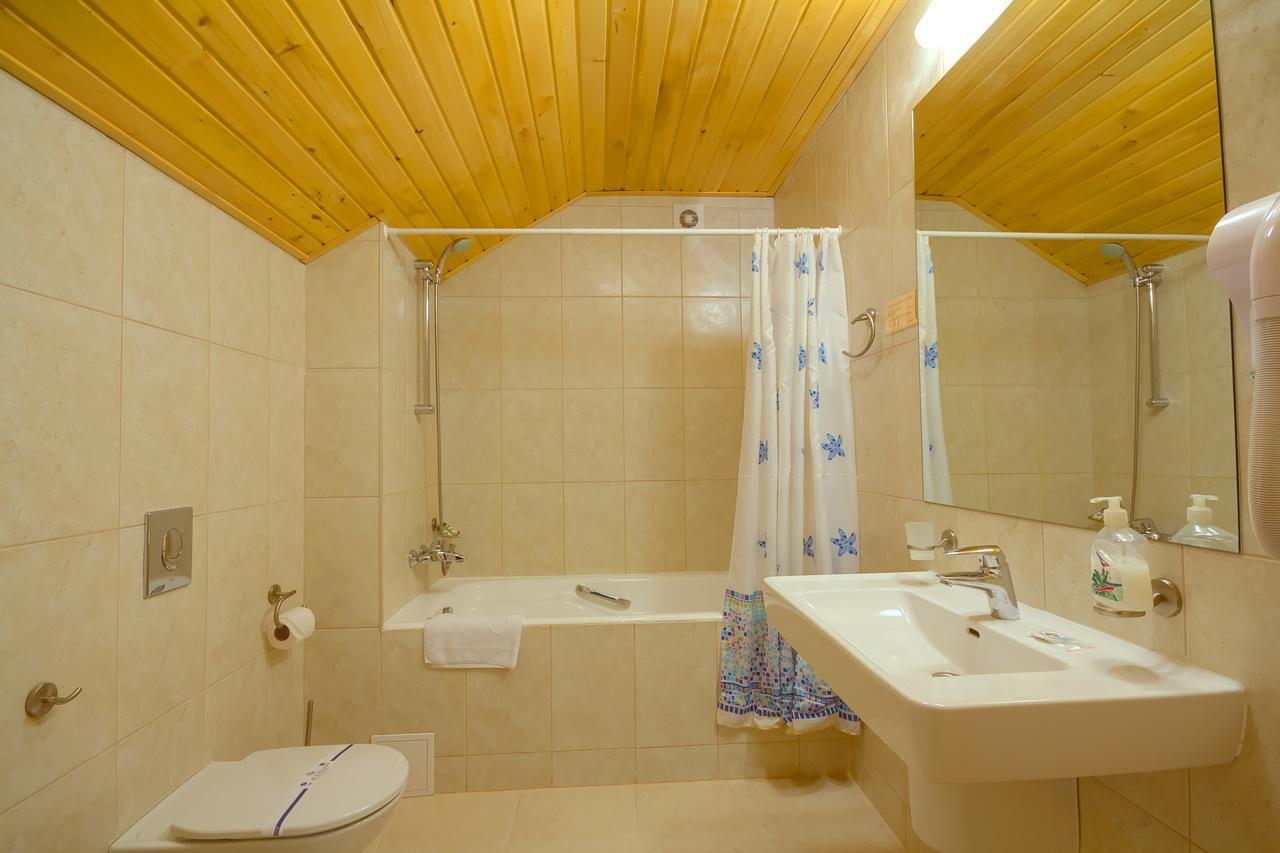 Hutor Hotel Dnipro Habitación foto